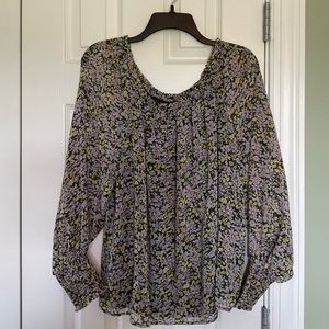 Feminine and really pretty blouse.